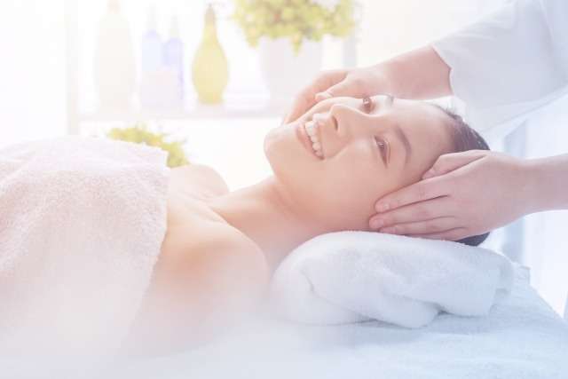 小顔リフト！痛くないユルーフで叶える理想の輪郭作り