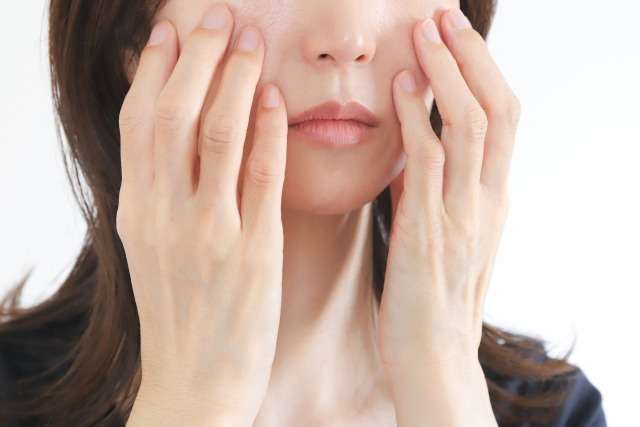 顔の余白が増えた？たるみの原因を最新技術で根本解決
