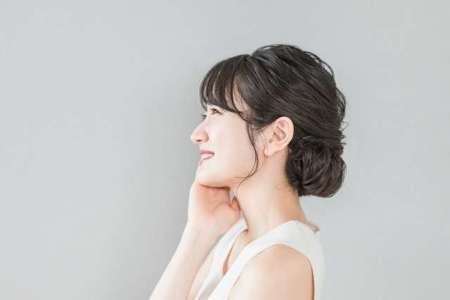 真顔がへの字口？下がった口角を最新リフトで上向きに