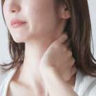 首が太く短くなった？老け見えの原因埋もれ首を解消
